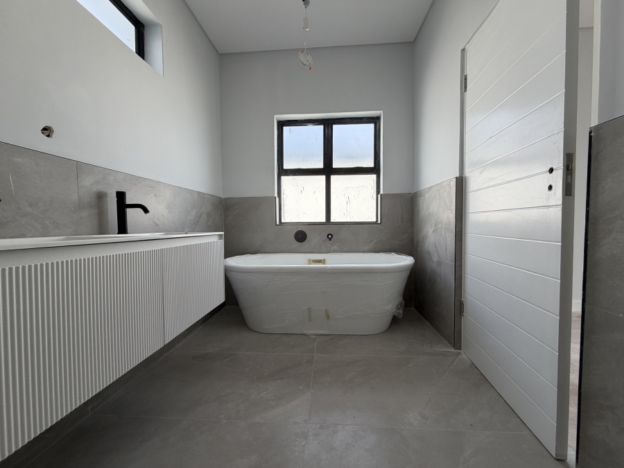 5 Bedroom Property for Sale in Sandown Western Cape
